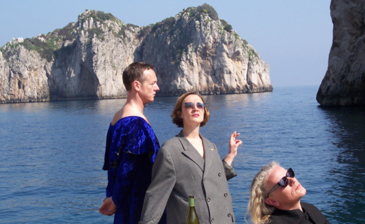 "Ich sehe was, was du nicht siehst", Theaterproduktion, Szenenbild, Ian T. Dickinson, Regine Zimmermann, Georgette Dee